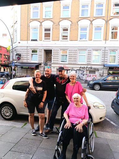 Auch mit 93 jahren voll fit auch mit 93 Jahren bei der Kieztour